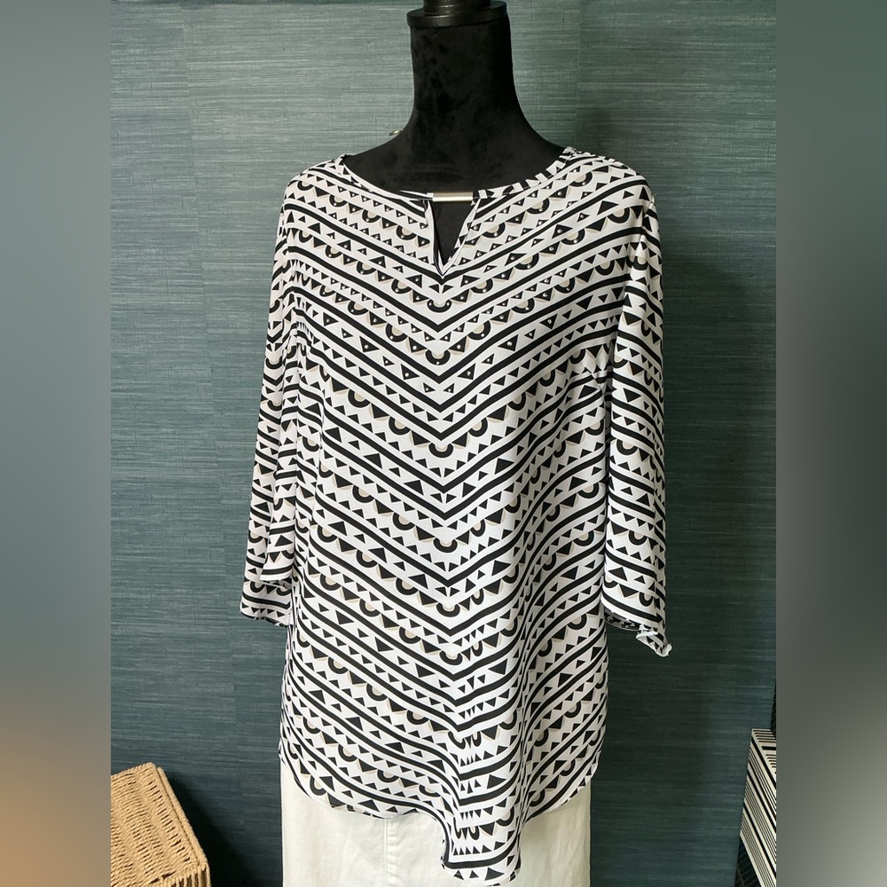 EUC JM Collection Black and White Graphic Blouse Women’s Small